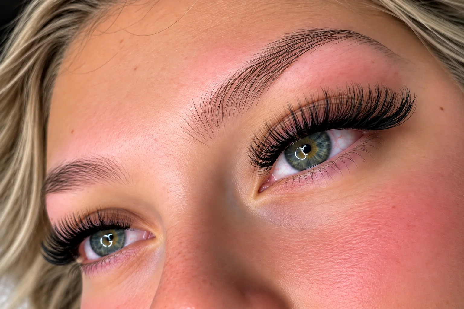 Hybrid lash extensions result at Nessy Studio Houston